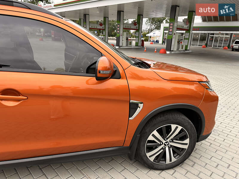 Позашляховик / Кросовер Mitsubishi Outlander Sport 2019 в Житомирі