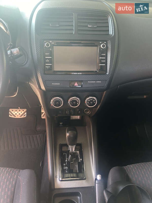 Внедорожник / Кроссовер Mitsubishi Outlander Sport 2018 в Днепре