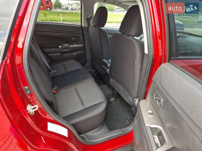 Внедорожник / Кроссовер Mitsubishi Outlander Sport 2019 в Ужгороде