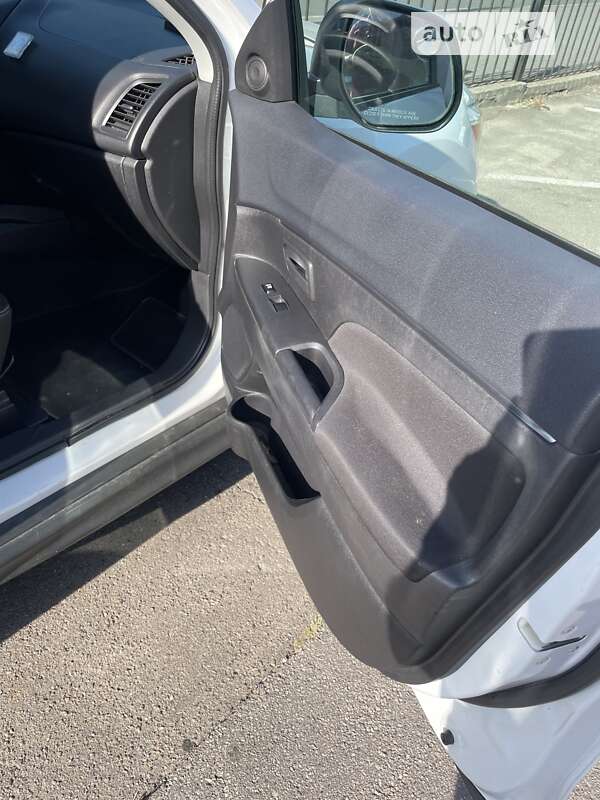 Внедорожник / Кроссовер Mitsubishi Outlander Sport 2015 в Киеве фото 11 Внедорожник / Кроссовер Mitsubishi Outlander Sport 2015 в Киеве