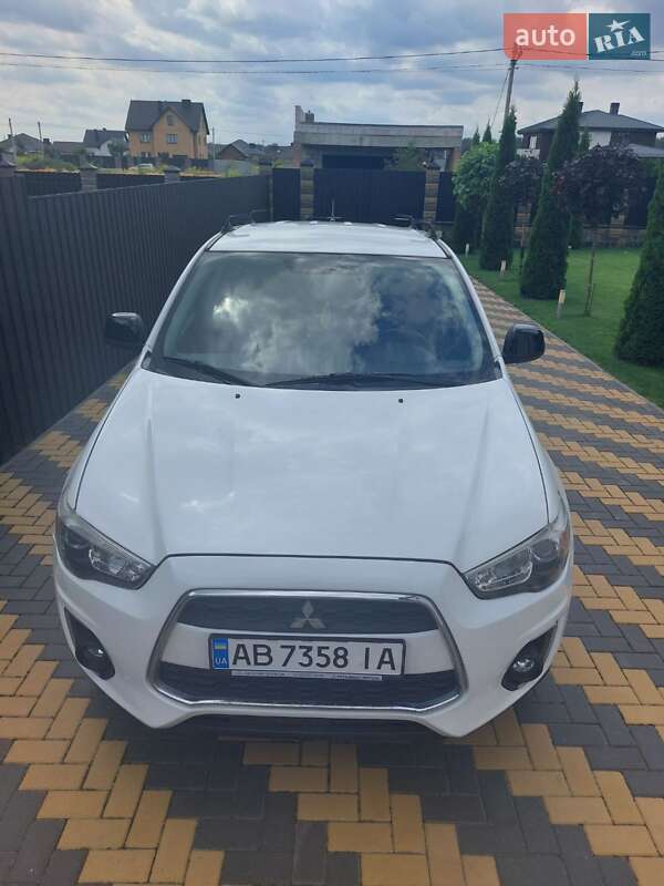 Внедорожник / Кроссовер Mitsubishi Outlander Sport 2015 в Луцке