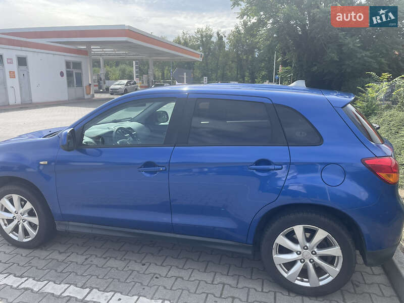 Позашляховик / Кросовер Mitsubishi Outlander Sport 2015 в Одесі