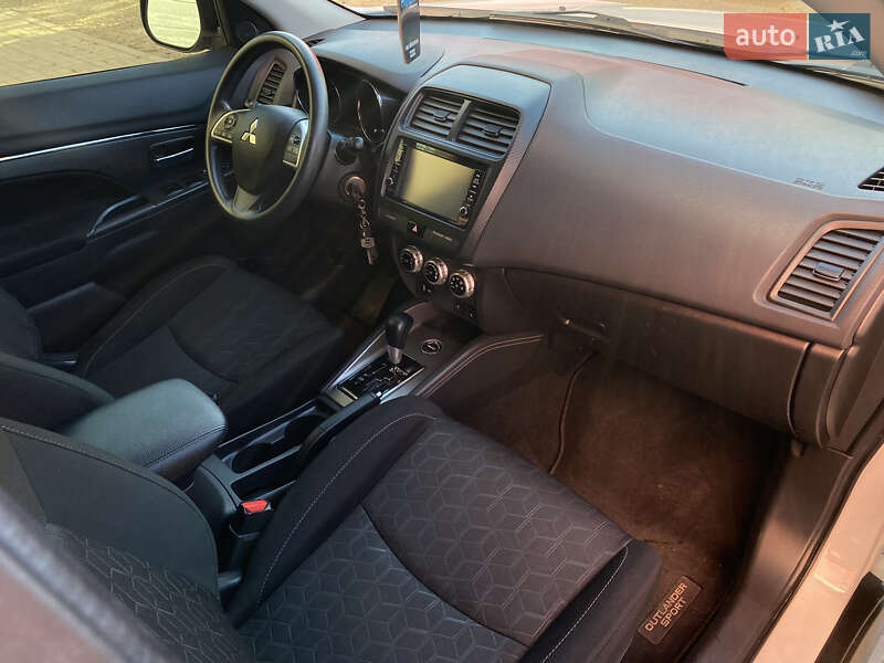 Позашляховик / Кросовер Mitsubishi Outlander Sport 2020 в Івано-Франківську