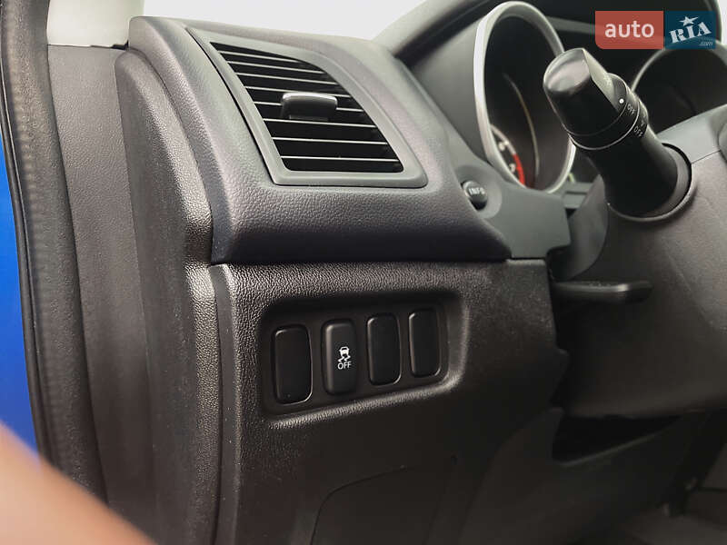 Внедорожник / Кроссовер Mitsubishi Outlander Sport 2015 в Киеве