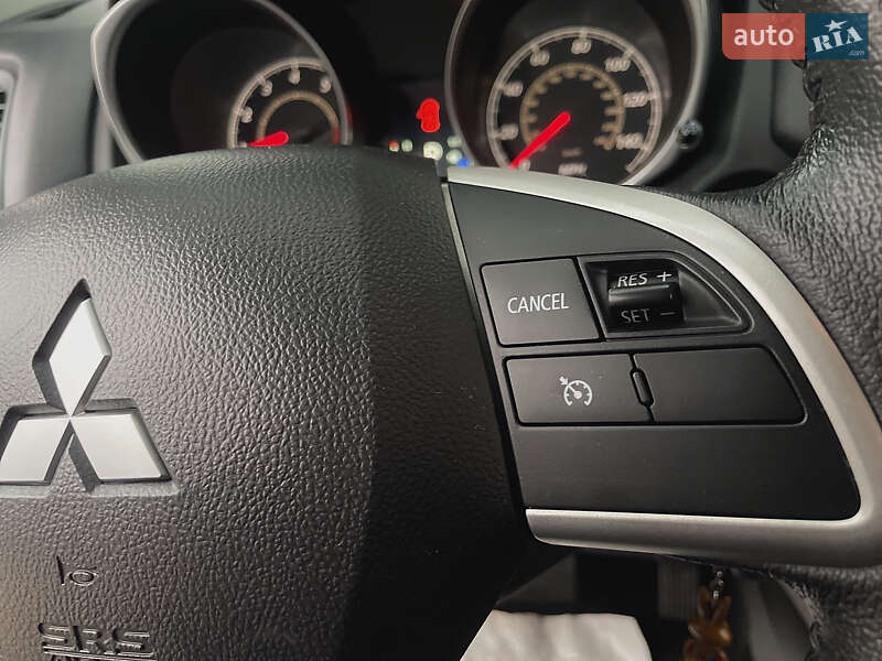 Внедорожник / Кроссовер Mitsubishi Outlander Sport 2015 в Киеве