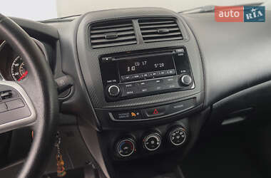 Внедорожник / Кроссовер Mitsubishi Outlander Sport 2015 в 