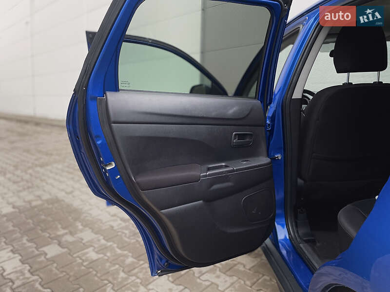 Внедорожник / Кроссовер Mitsubishi Outlander Sport 2015 в Киеве