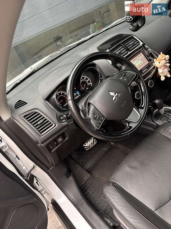 Позашляховик / Кросовер Mitsubishi Outlander Sport 2017 в Олександрії фото 5 Позашляховик / Кросовер Mitsubishi Outlander Sport 2017 в Олександрії