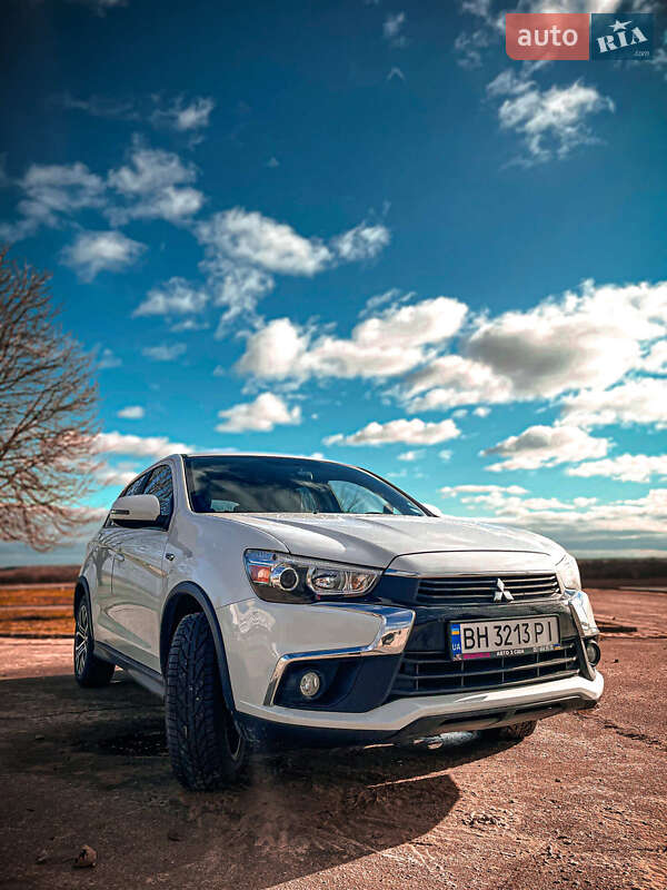 Позашляховик / Кросовер Mitsubishi Outlander Sport 2016 в Херсоні