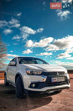 Внедорожник / Кроссовер Mitsubishi Outlander Sport 2016 в 