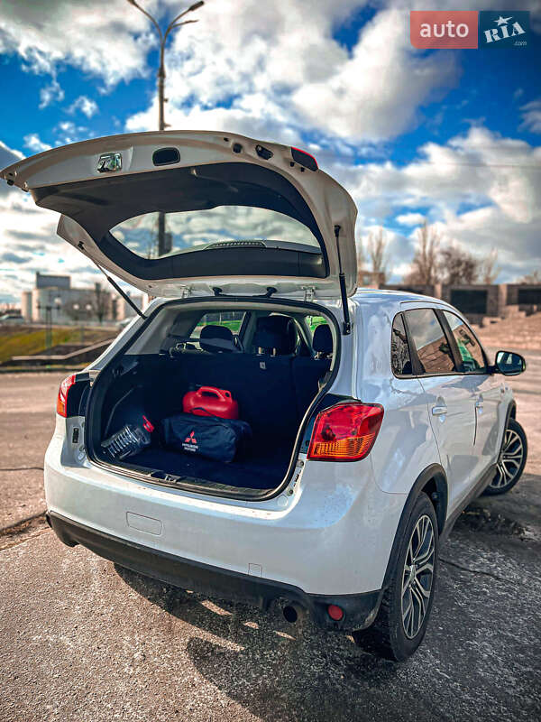 Позашляховик / Кросовер Mitsubishi Outlander Sport 2016 в Херсоні