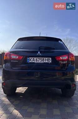 Позашляховик / Кросовер Mitsubishi Outlander Sport 2016 в Києві