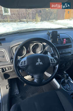 Позашляховик / Кросовер Mitsubishi Outlander Sport 2013 в 