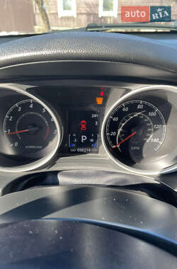 Позашляховик / Кросовер Mitsubishi Outlander Sport 2013 в 