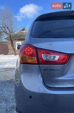 Позашляховик / Кросовер Mitsubishi Outlander Sport 2013 в 