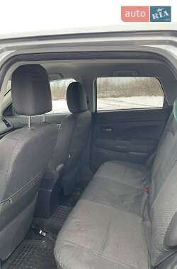 Позашляховик / Кросовер Mitsubishi Outlander Sport 2011 в 