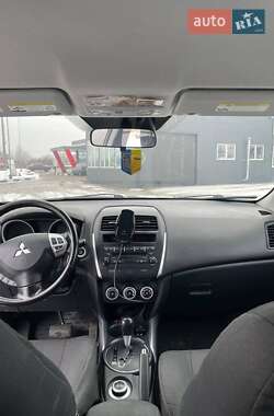 Позашляховик / Кросовер Mitsubishi Outlander Sport 2011 в 