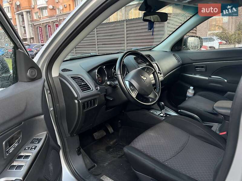 Внедорожник / Кроссовер Mitsubishi Outlander Sport 2018 в Киеве