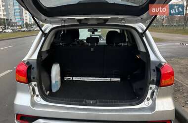 Внедорожник / Кроссовер Mitsubishi Outlander Sport 2018 в 