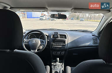 Внедорожник / Кроссовер Mitsubishi Outlander Sport 2015 в 
