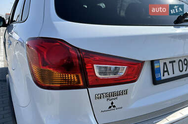 Внедорожник / Кроссовер Mitsubishi Outlander Sport 2015 в 