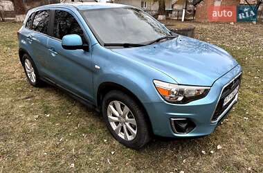 Внедорожник / Кроссовер Mitsubishi Outlander Sport 2013 в 