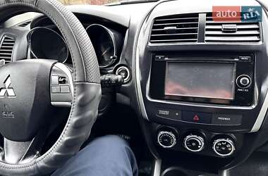 Внедорожник / Кроссовер Mitsubishi Outlander Sport 2013 в 