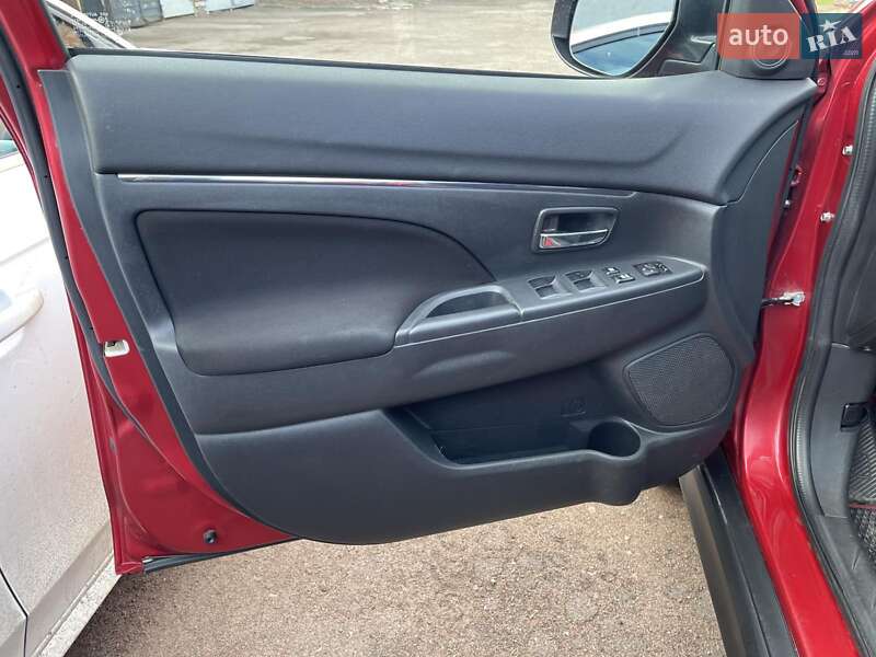 Позашляховик / Кросовер Mitsubishi Outlander Sport 2016 в Варві