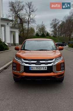 Внедорожник / Кроссовер Mitsubishi Outlander Sport 2022 в 