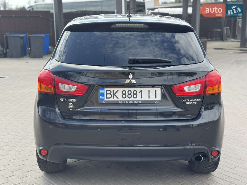 Внедорожник / Кроссовер Mitsubishi Outlander Sport 2015 в Ровно