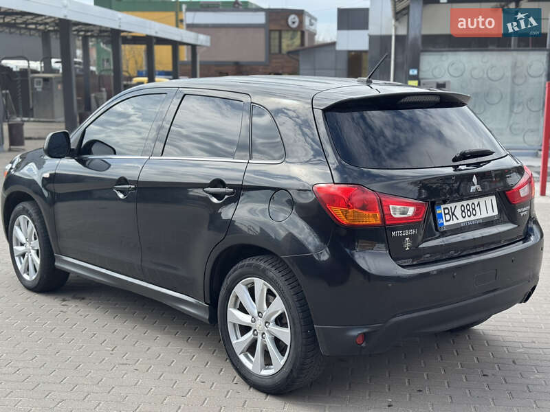 Внедорожник / Кроссовер Mitsubishi Outlander Sport 2015 в Ровно