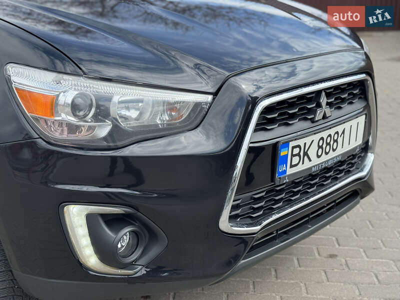 Внедорожник / Кроссовер Mitsubishi Outlander Sport 2015 в Ровно