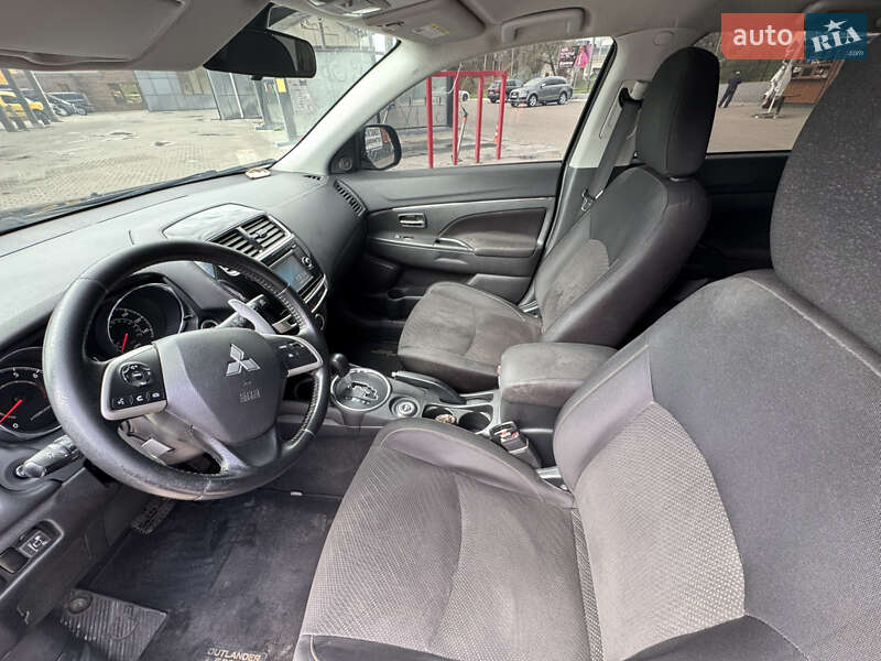 Внедорожник / Кроссовер Mitsubishi Outlander Sport 2015 в Ровно