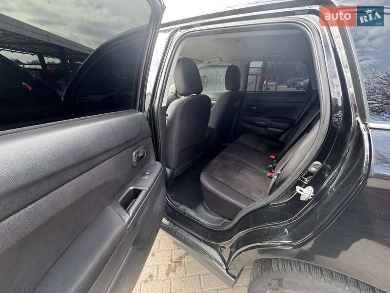 Внедорожник / Кроссовер Mitsubishi Outlander Sport 2015 в Ровно
