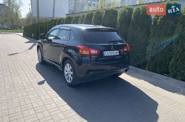 Позашляховик / Кросовер Mitsubishi Outlander Sport 2015 в 