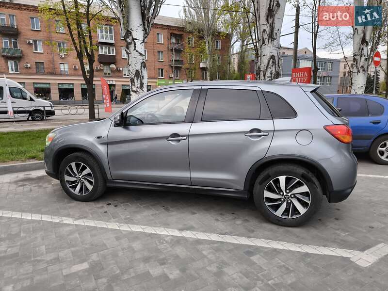 Внедорожник / Кроссовер Mitsubishi Outlander Sport 2016 в Кривом Роге
