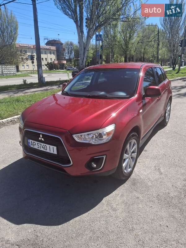 Позашляховик / Кросовер Mitsubishi Outlander Sport 2014 в 