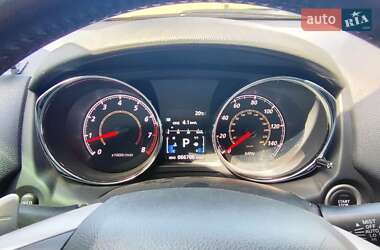 Внедорожник / Кроссовер Mitsubishi Outlander Sport 2013 в 