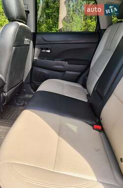 Внедорожник / Кроссовер Mitsubishi Outlander Sport 2013 в 