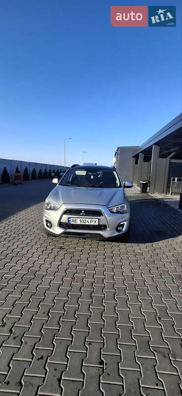 Внедорожник / Кроссовер Mitsubishi Outlander Sport 2012 в 