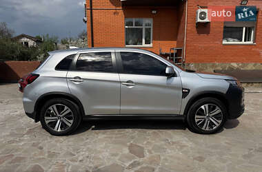 Внедорожник / Кроссовер Mitsubishi Outlander Sport 2022 в 