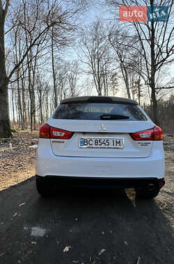 Позашляховик / Кросовер Mitsubishi Outlander Sport 2014 в 