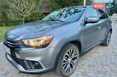 Позашляховик / Кросовер Mitsubishi Outlander Sport 2017 в 