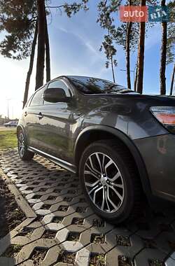 Позашляховик / Кросовер Mitsubishi Outlander Sport 2018 в 