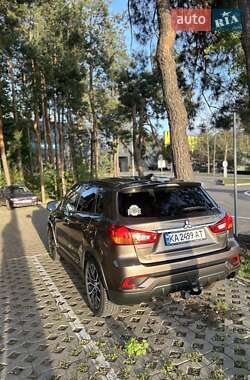 Позашляховик / Кросовер Mitsubishi Outlander Sport 2018 в 