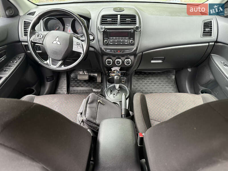 Внедорожник / Кроссовер Mitsubishi Outlander Sport 2016 в Полтаве