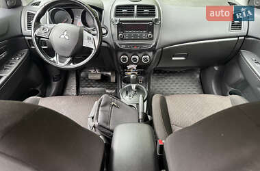 Позашляховик / Кросовер Mitsubishi Outlander Sport 2016 в 
