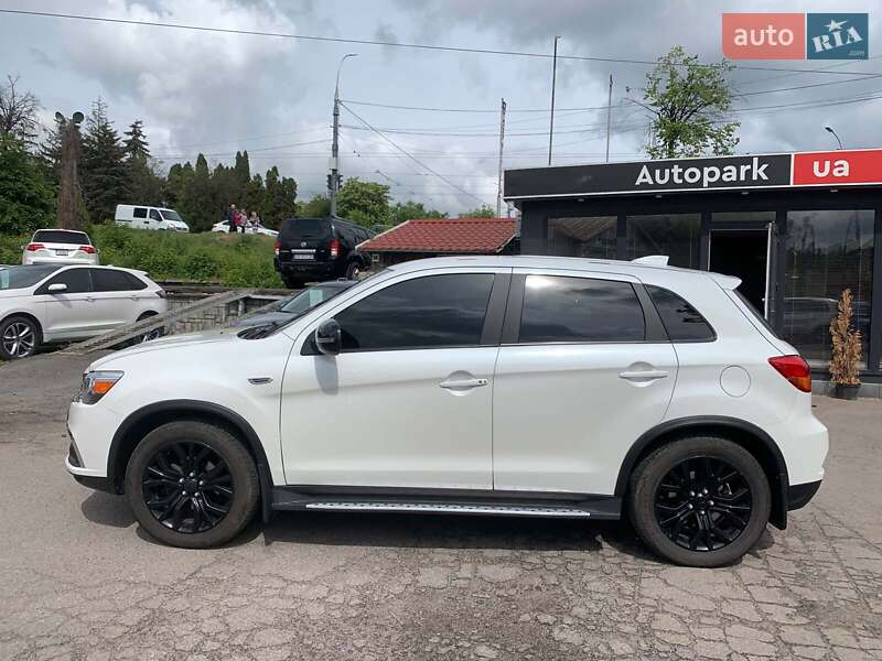 Внедорожник / Кроссовер Mitsubishi Outlander Sport 2018 в Виннице