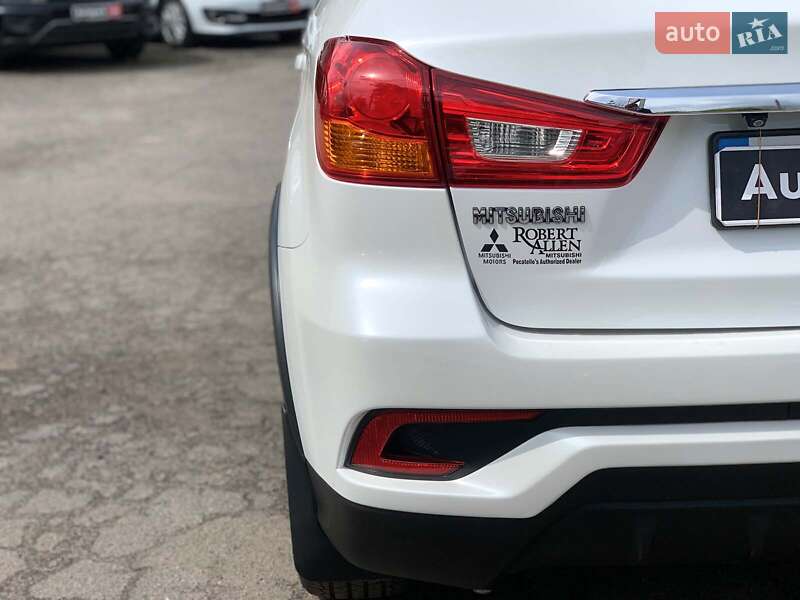 Внедорожник / Кроссовер Mitsubishi Outlander Sport 2018 в Виннице