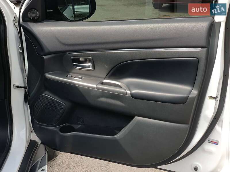 Внедорожник / Кроссовер Mitsubishi Outlander Sport 2018 в Виннице